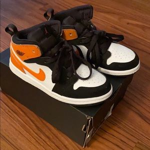Jordan 1 mid (TD) BLACK / STARFISH/ WHITE